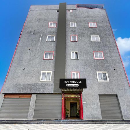 ホテル Super Townhouse ティルパティ エクステリア 写真