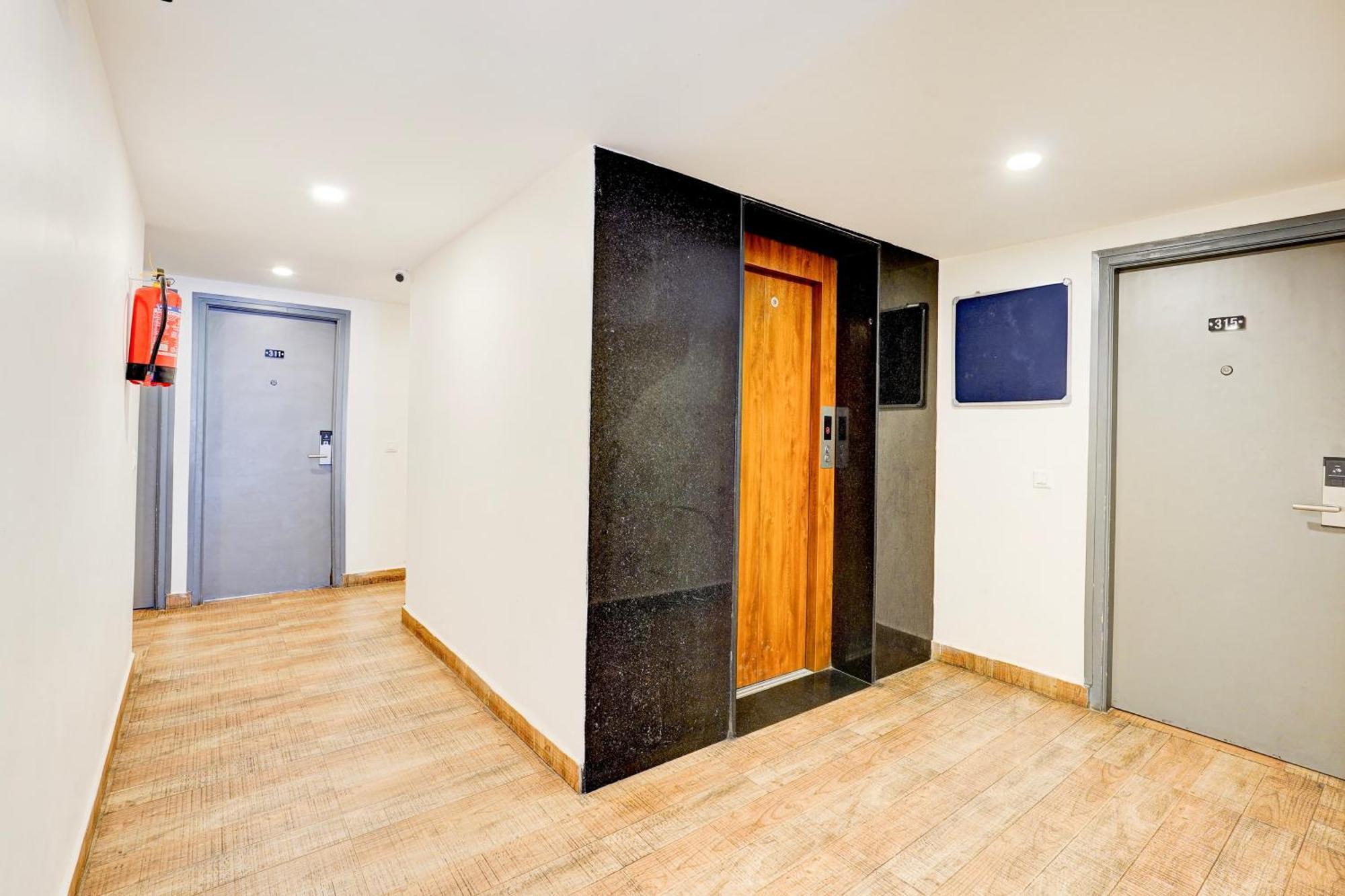 ホテル Super Townhouse ティルパティ エクステリア 写真